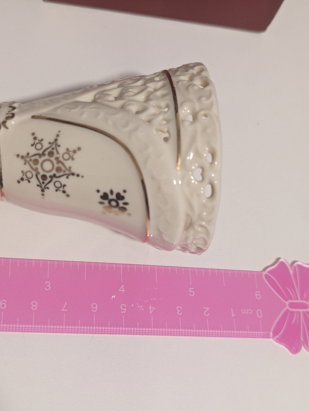Lenox 2005 Annual Santa Christmas Ornament - Picture 11 of 13